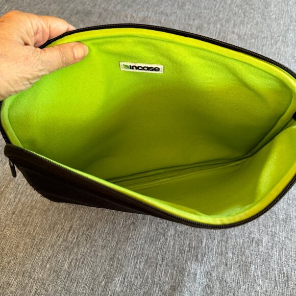 INCASE Computer Carrying Case (Sleeve)  9.75” x 13” x .75” - Picture 2 of 8